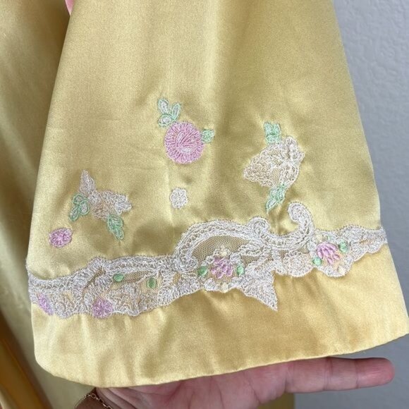 NATORI Satin Plunge Cross Back Slip Embroidered Robe Set - Picture 5 of 11